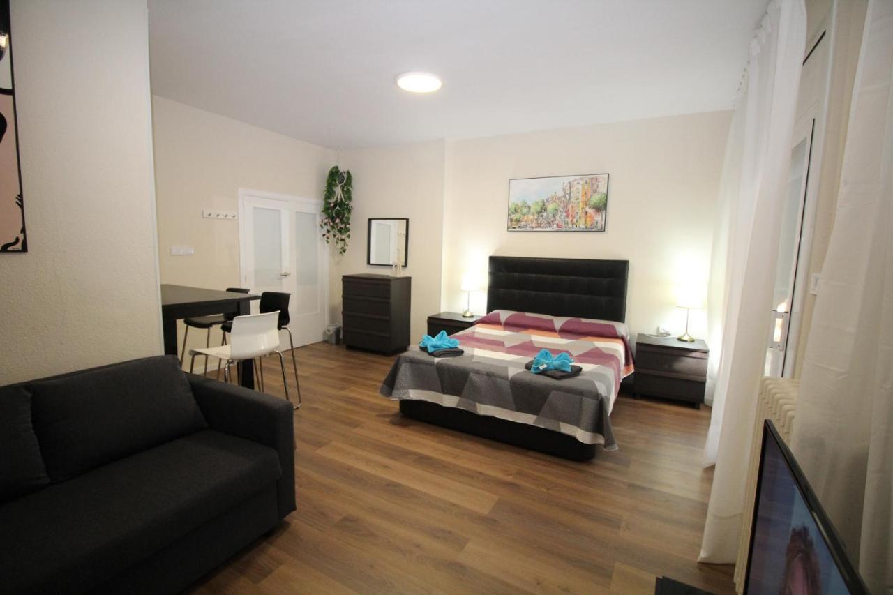 Urgel Habitaciones Barcelona Eksteriør billede