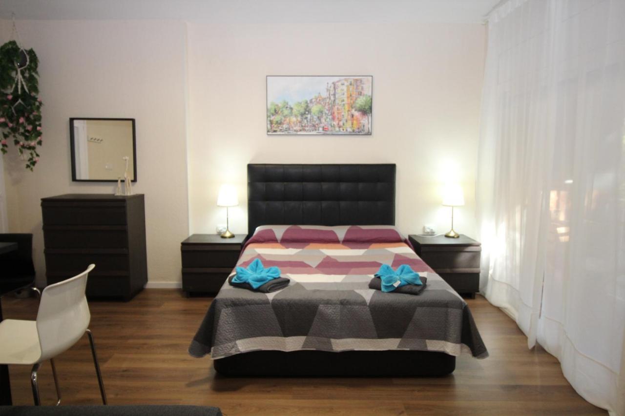 Urgel Habitaciones Barcelona Eksteriør billede