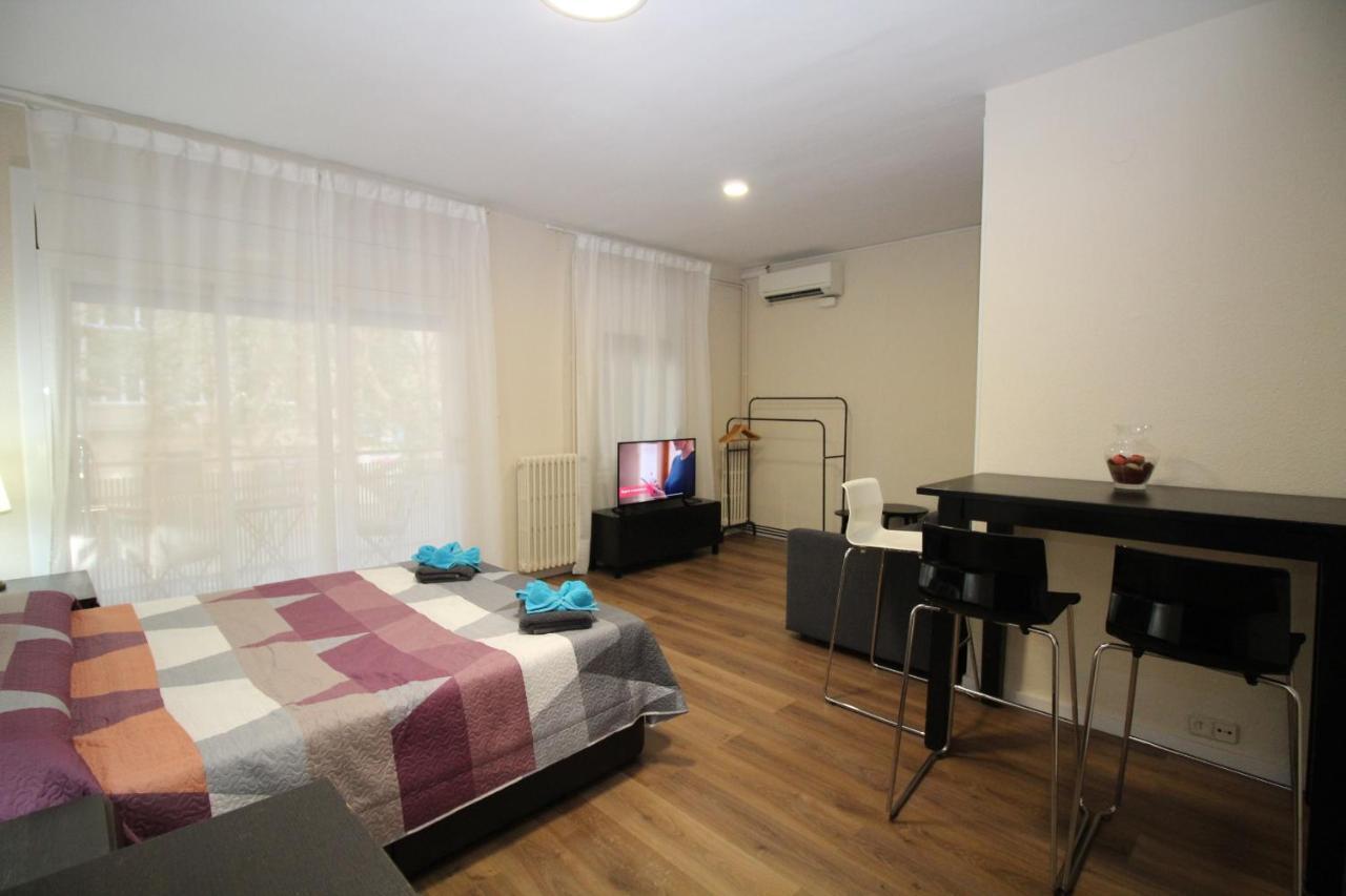 Urgel Habitaciones Barcelona Eksteriør billede